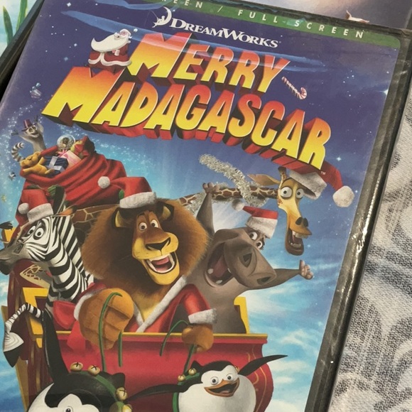 😀😀😀- Set of 12 DVD movies for kids. Home Alone, Gremlins, Nemo, Scrat, more.. - Picture 9 of 10